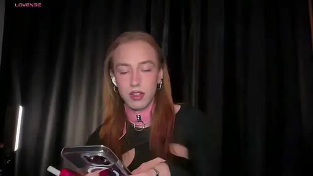 Avril Pearly  online show from July 29, 10:37 am