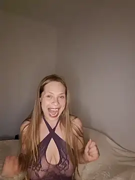 katiestevens online show from September 19, 8:19 pm