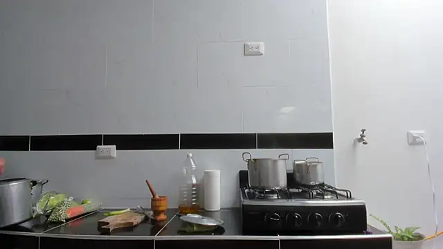 Elle Lee  online show from November 24, 5:26 pm