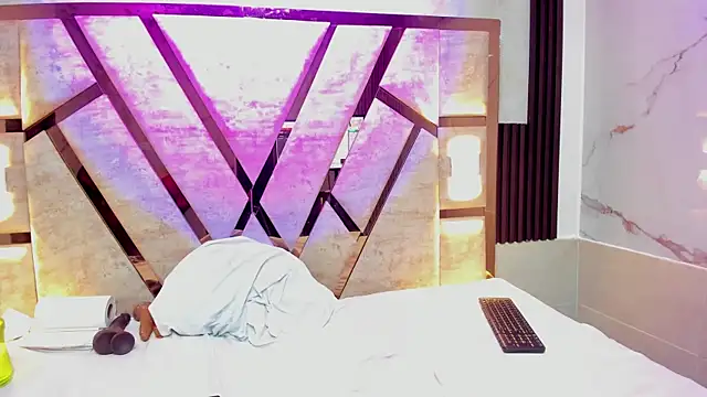 molly sweetee online show from November 12, 2:20 am