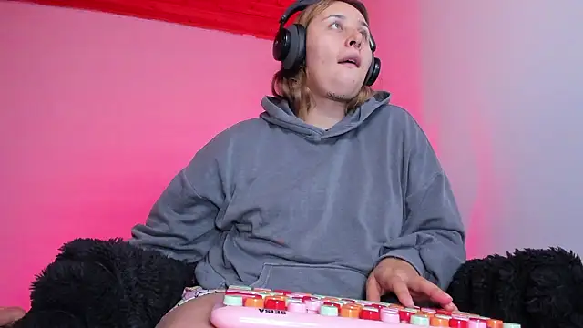 bonnie moon  online show from February 1, 8:18 pm