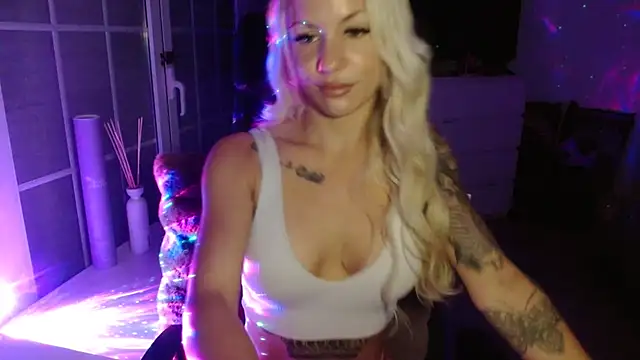 JuicyJanexo online show from April 5, 6:01 am