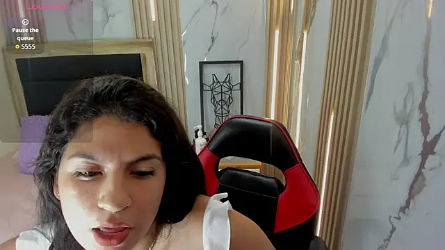 lizziemontana2 online show from October 6, 7:29 pm