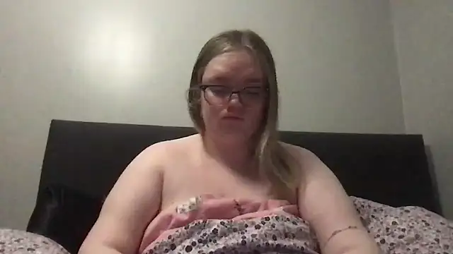 honeyyy24 online show from February 3, 10:23 pm