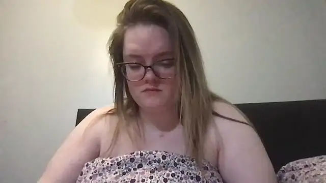 honeyyy24 online show from January 8, 10:47 pm