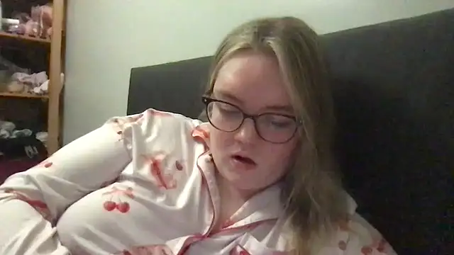 honeyyy24 online show from February 19, 11:14 pm