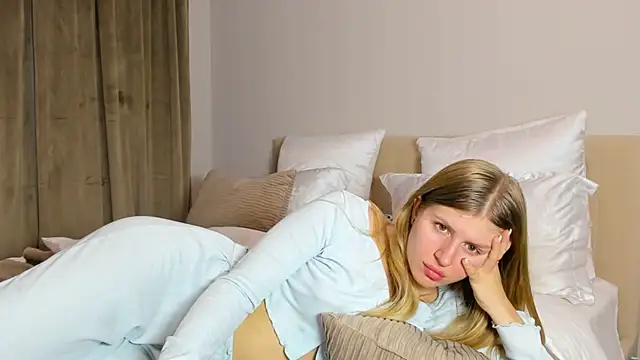 kirraa  online show from November 22, 7:49 pm