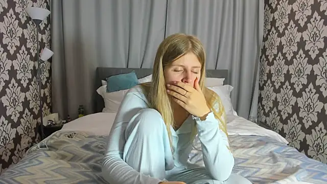 kirraa  online show from October 5, 6:57 pm