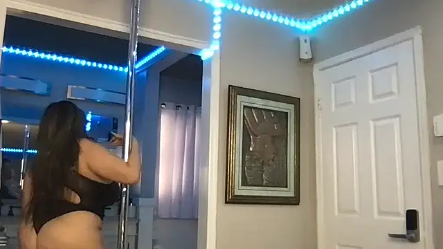 curvyfunlover online show from November 19, 1:22 pm