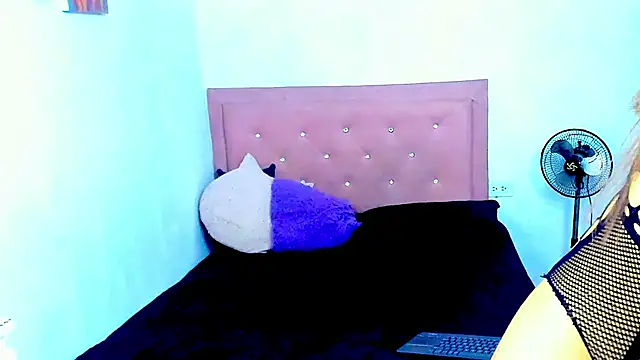 Criss Ariana online show from October 28, 9:52 pm