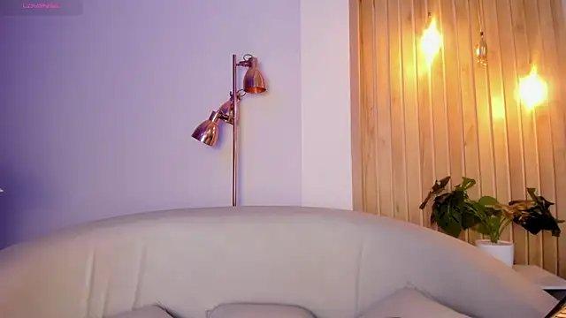 AriRobert  online show from October 9, 3:43 am