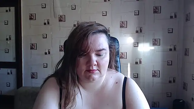 TasyaBigTTs online show from July 18, 3:32 am