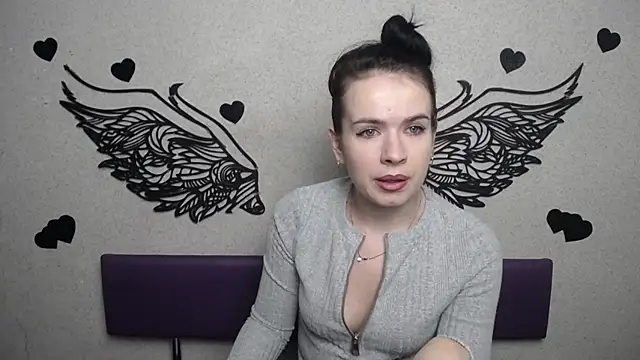 JasmineKouch online show from December 5, 6:31 pm