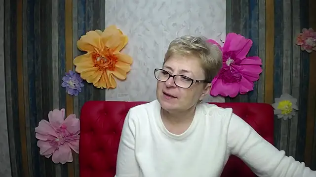 EmiliaGree online show from May 5, 5:05 pm