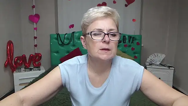 EmiliaGree online show from November 24, 6:10 pm