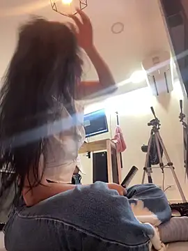 ariel jonees online show from December 5, 4:41 pm