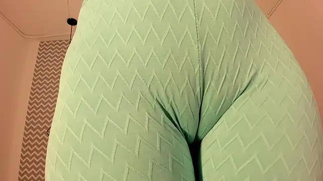 cloehonney online show from October 7, 8:02 pm