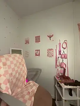 averietheangel online show from October 15, 11:29 pm