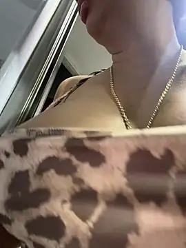 kiim taaylor online show from July 7, 10:08 am
