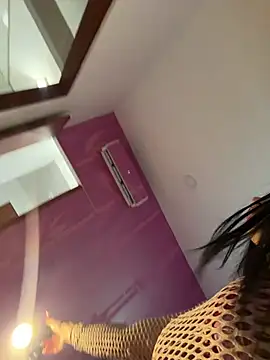 kiim taaylor online show from February 15, 1:54 pm