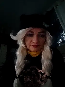 SweetLeila40 online show from February 3, 8:01 pm