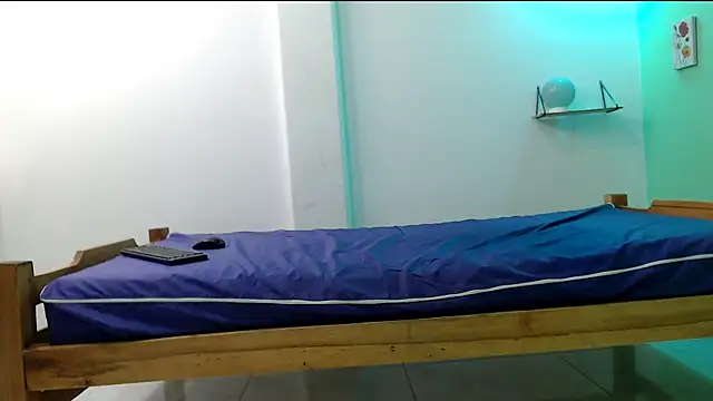 evaleribigtits18 online show from March 23, 1:56 am