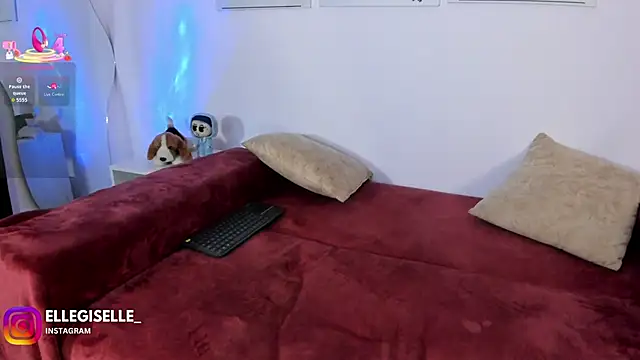 ElleGisellee online show from April 10, 6:30 am