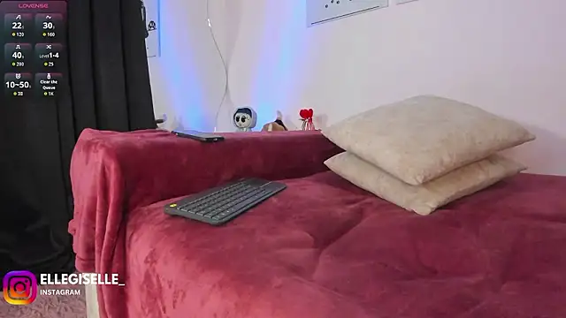 ElleGisellee online show from February 7, 5:22 am