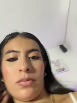 IssabellaLopez online show from June 10, 5:00 pm