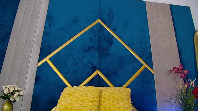 Foxxxy MILF online show from January 13, 5:13 am