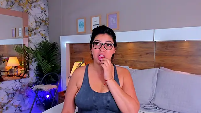 EmaBakker online show from October 16, 2:20 pm