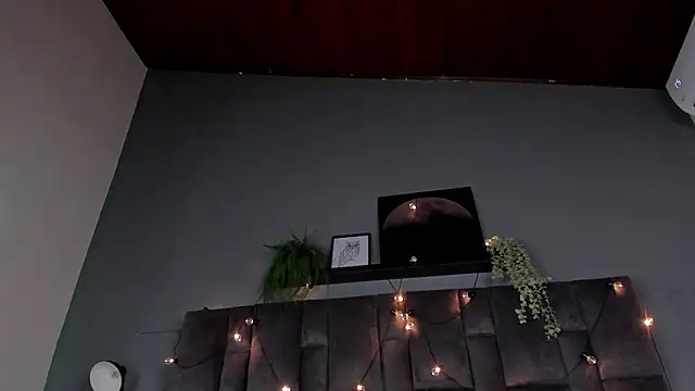 ParisFox  online show from February 12, 7:48 pm