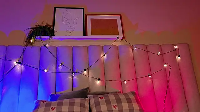 ParisFox  online show from February 3, 8:45 pm