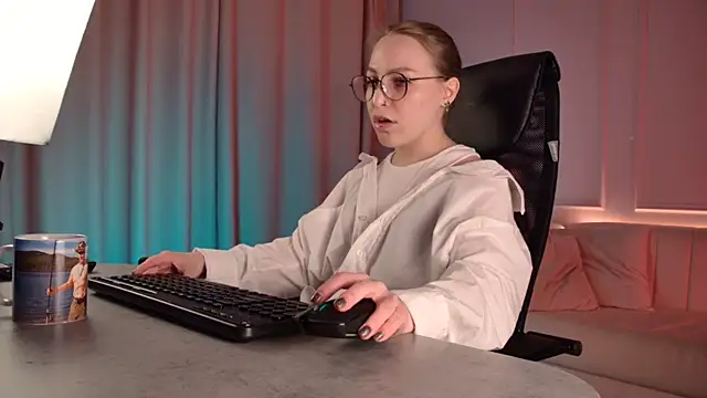 AphexQueen online show from December 19, 10:18 am