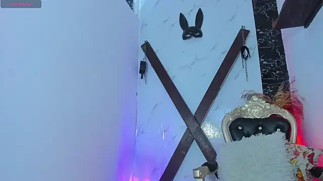 elines  online show from September 26, 7:55 pm