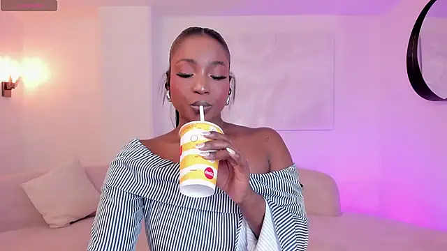 SavannahStorm online show from December 5, 7:37 pm