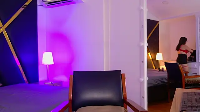 Adel Nesbiit online show from April 6, 7:37 pm