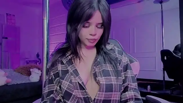 BonnieAnderson  online show from April 5, 7:57 pm