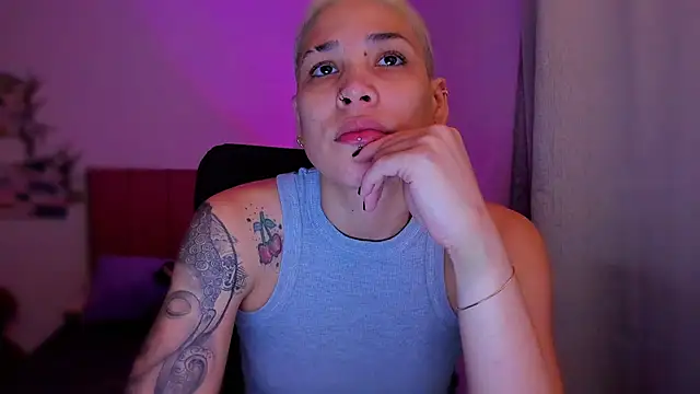 Charlee pink online show from February 9, 9:28 pm