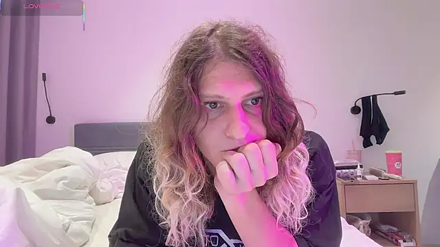 Alice Pinkhead online show from November 20, 9:32 am