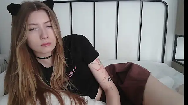 ErikaShyy online show from June 24, 10:25 am