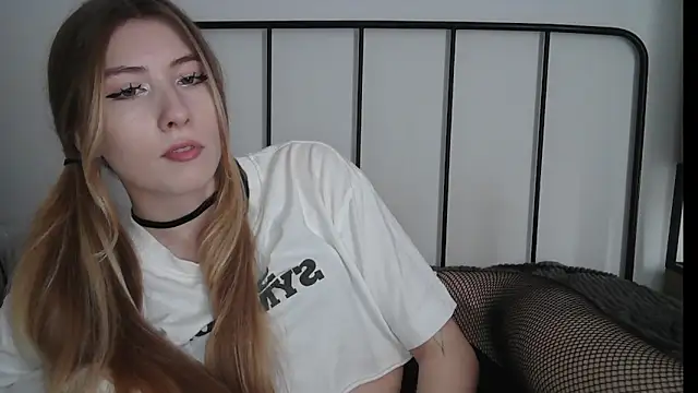 ErikaShyy online show from July 13, 10:49 am