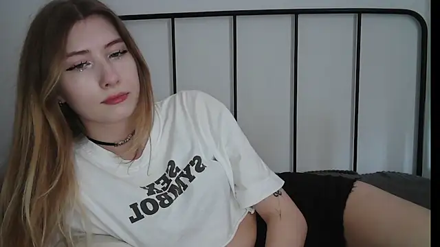 ErikaShyy online show from July 24, 10:35 am