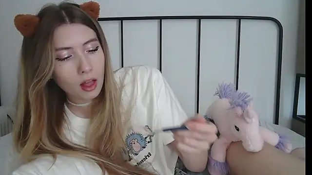 ErikaShyy online show from June 25, 10:51 am
