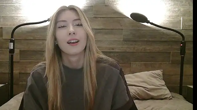 ErikaShyy online show from December 3, 11:34 am