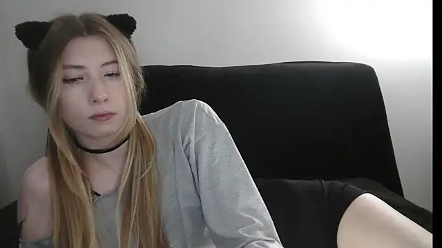 ErikaShyy online show from June 16, 11:55 am