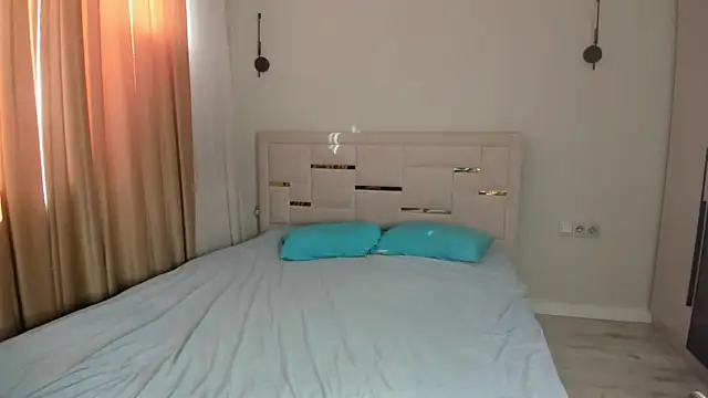 Lola Peach online show from May 29, 2:31 am