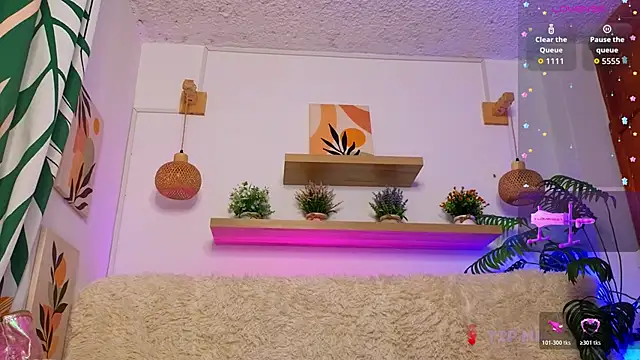 littlevixen18 online show from April 1, 2:56 am