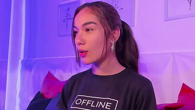 scarlet castro online show from April 8, 6:10 pm