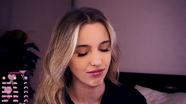 FannyHewson online show from October 7, 7:40 pm